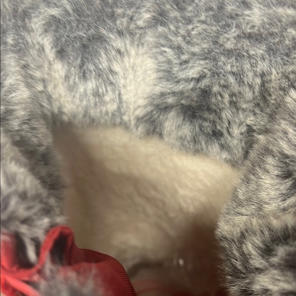 Santana Canada Red Winter Boots with Gray Fur - Picture 5 of 9